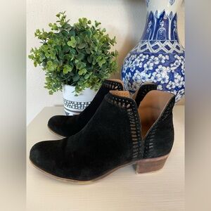Lucky Brand Bustina Ankle Boots 8M Black Suede Leather Laser Cut Out Booties